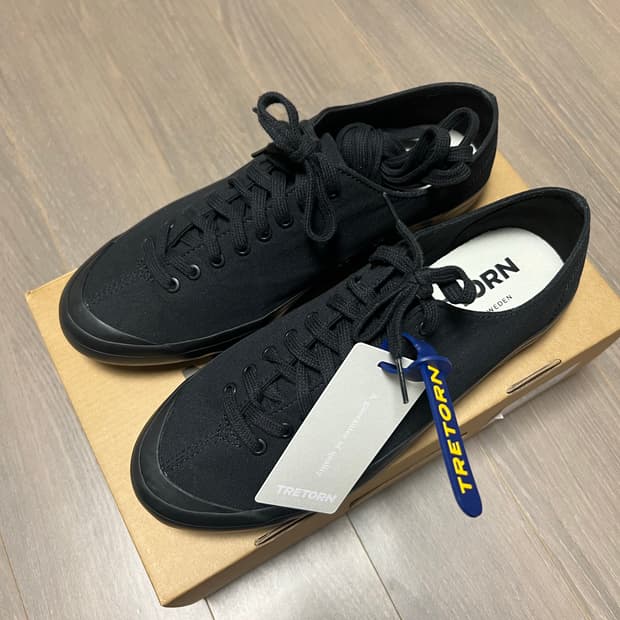 트레통 블랙 캔버스 스니커즈 270