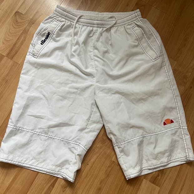 ellesse 하프기장 화이트 반바지
