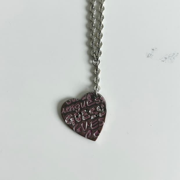 게스 하트 목걸이