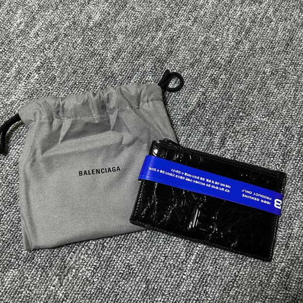 발렌시아가 크러쉬 롱 코인 카드홀더 판매합니다(새상품)