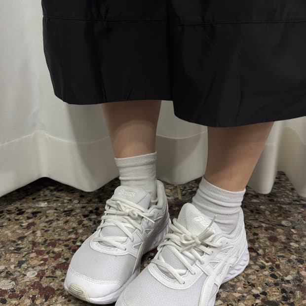 asics white shoes