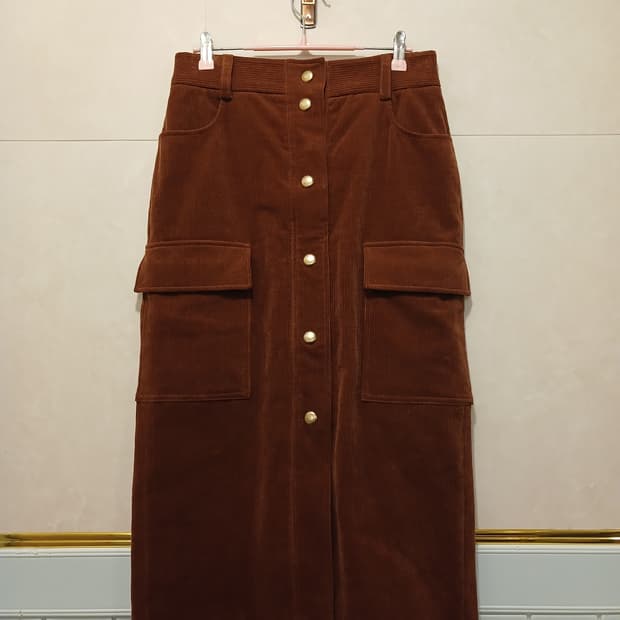 럭키슈에뜨 정품 여성 양쪽 앞트임 골덴 스커트 36 사이즈