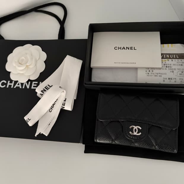 샤넬 클래식 카드 홀더 그레인드 카프스킨 & 실버 메탈 블랙