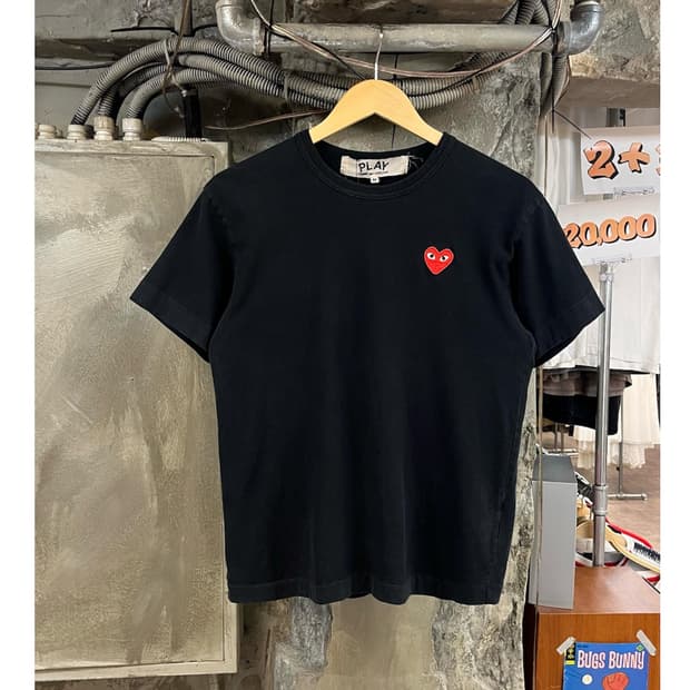 꼼데가르송 레드 하트 와펜 반팔티 M #csz3950