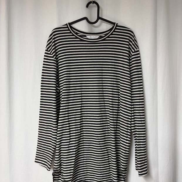 언유즈드 Curved Hem 스트라이프 티셔츠