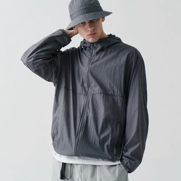 무신사스탠다드  시티레저 라이트웨이트 패커블 윈드브레이커