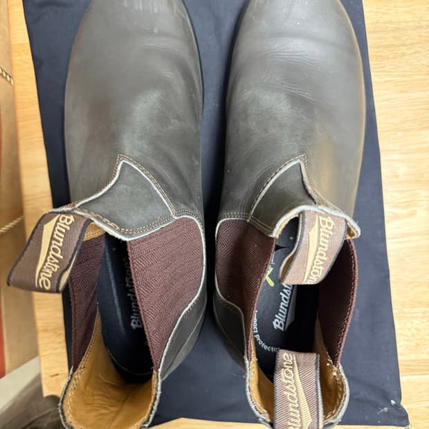 블런드 스톤 600브라운 AU12