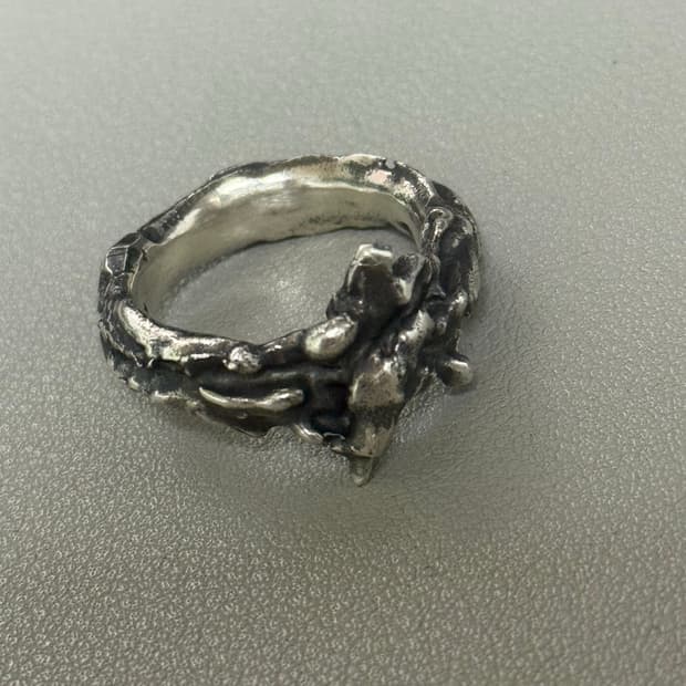 Blackmerle horn ring 