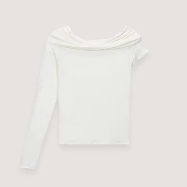 더티스 오프숄더 탑 티셔츠