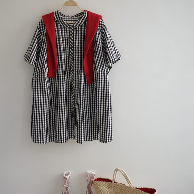 Smile Land 
• 블랙체크 둥근 카라 셔츠 원피스