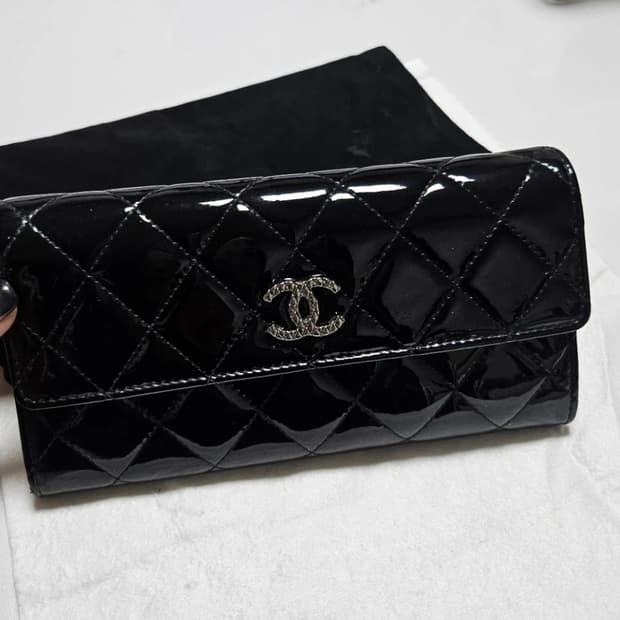 샤넬 에나멜 장지갑