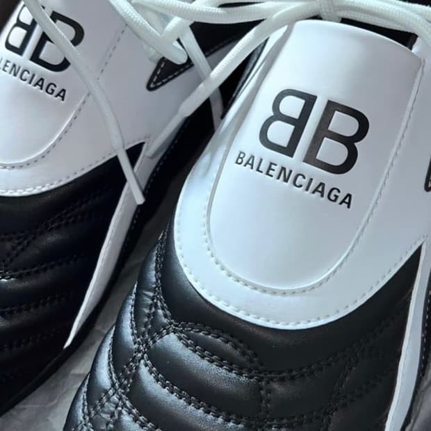 발렌시아가 젠 Zen 블랙 39,40 사이즈 구합니다. 