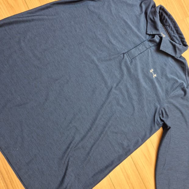 언더아머 남성 긴팔 셔츠 XL 사이즈입니다. 재질은 폴리에스터 88%와 