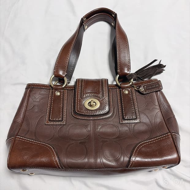 코치 시그니처 턴락 브라운 숄더백