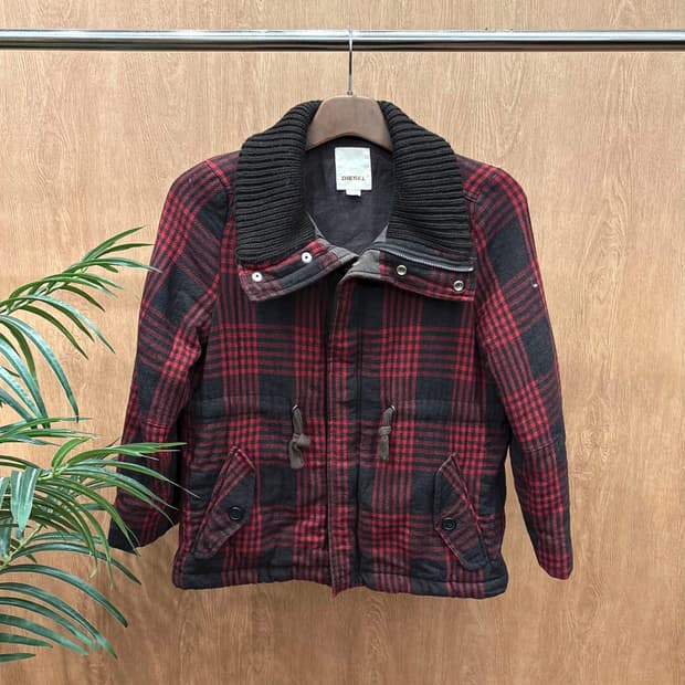 디젤 하이넥 체크 자켓 드로우 스트링 로고 장식 디테일 블랙 레드