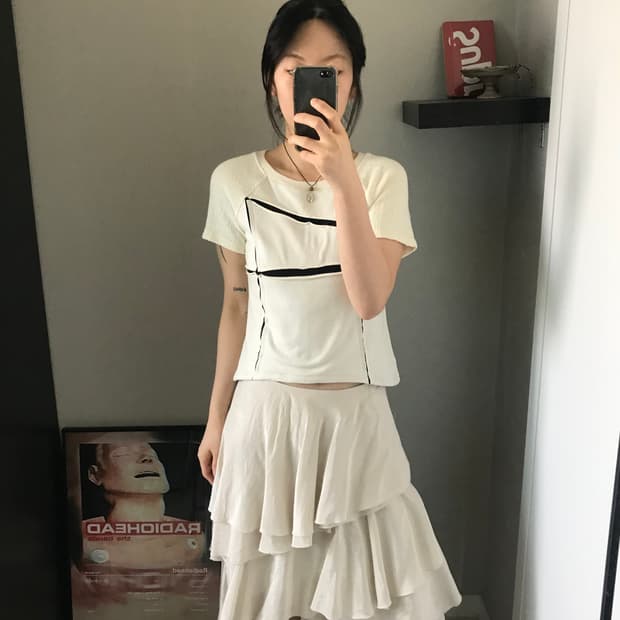 마뗑킴 컷아웃 스티치 크롭 반팔