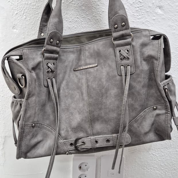 팬시클럽 벨티드 워싱 레더백