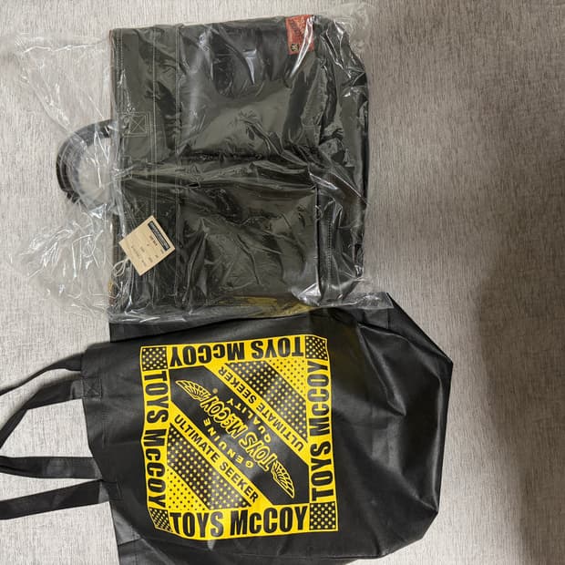 토이즈맥코이 헬멧백 브라운