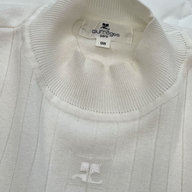 courreges / 꾸레쥬  화이트 로고 반팔 니트    