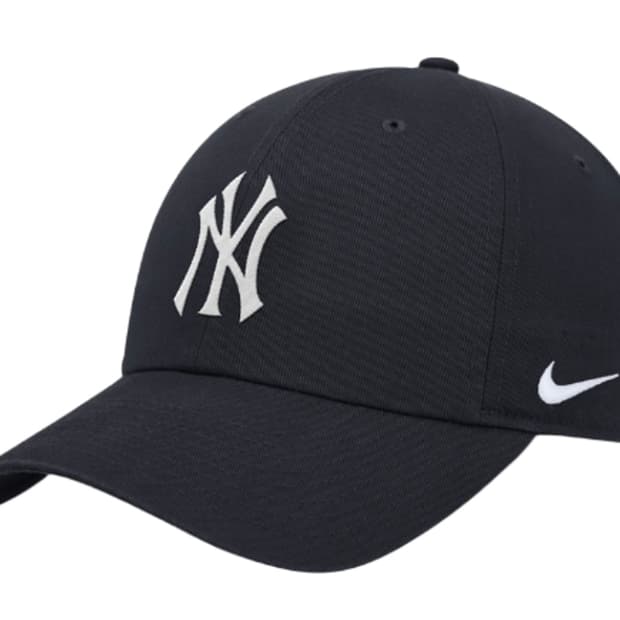 나이키 뉴욕 양키스 클럽 어드저스터블 햇 블랙 팝니다.