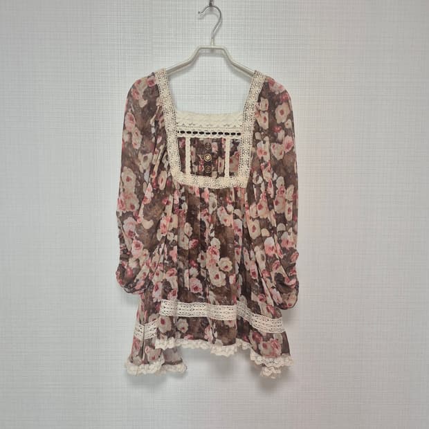 리즈리사 수선템 브라운 앤틱꽃무늬 쉬폰 튜닉