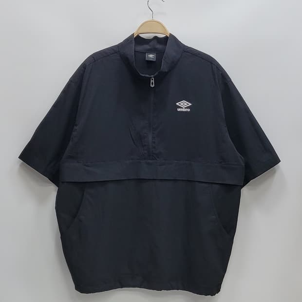 UMBRO 24SS 시어서커 스탠넥 아노락 바람막이 / 남 110 블랙
