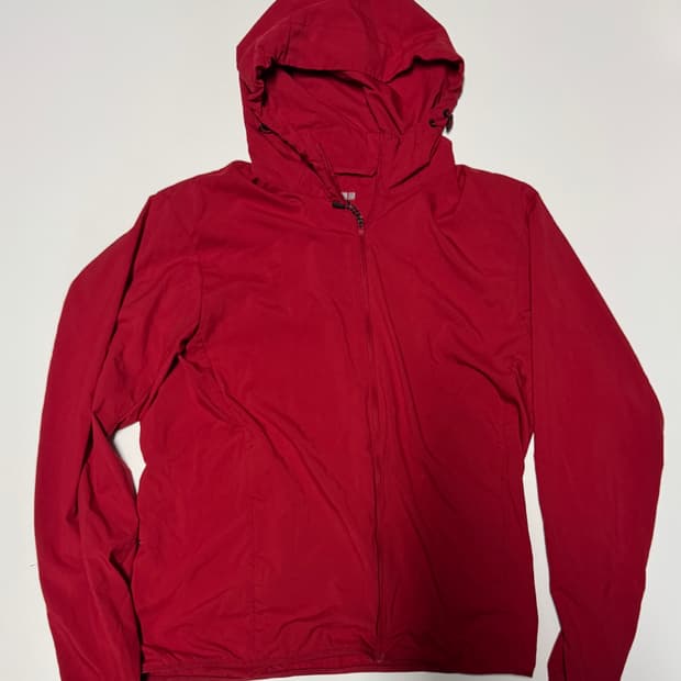 여성 유니클로 가벼운 레드 후드 바람막이 L