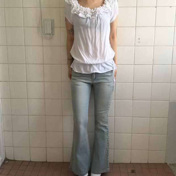Neck line point tshirt