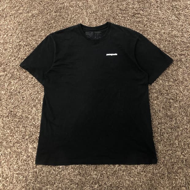 L 파타고니아 백로고 블랙 반팔 티셔츠