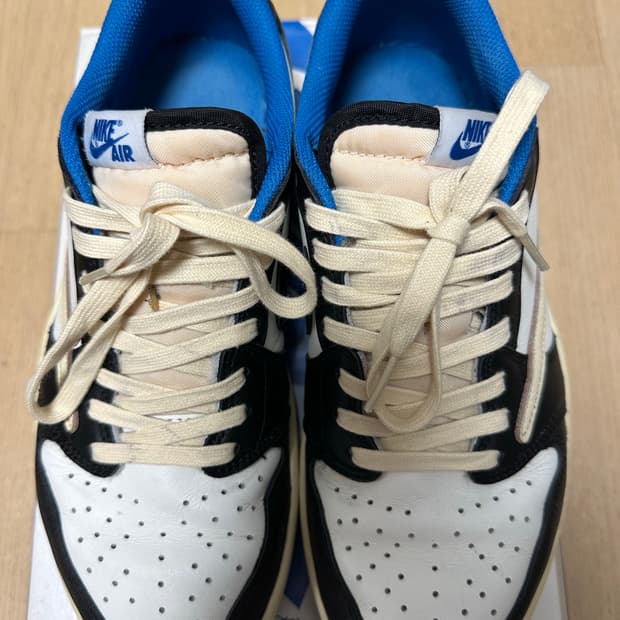 나이키 조던1 트래비스 스캇 프라그먼트 로우 프스캇