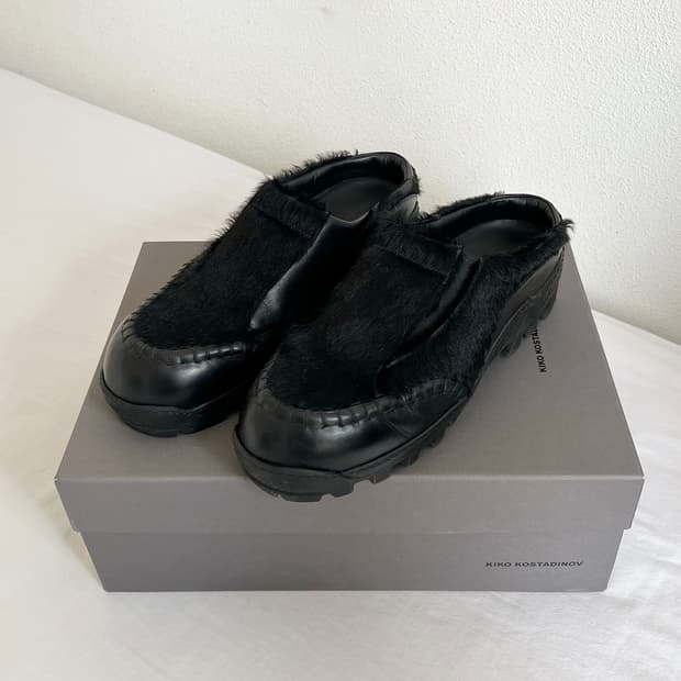 키코 코스타디노브 FW20 빈드라 사보 뮬 블랙 포니