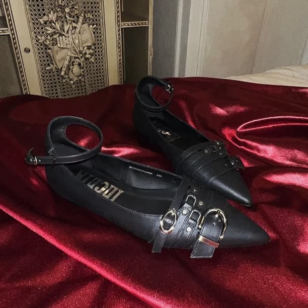 이크닉 r. 904 four belted steletto flats