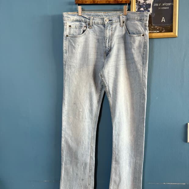 00‘s Levis 527 Boot Cut Denim pant.