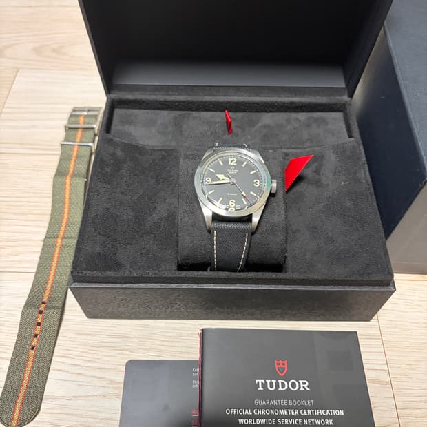 튜더 레인저 하이브리드+나토 스트랩(미사용 신품)