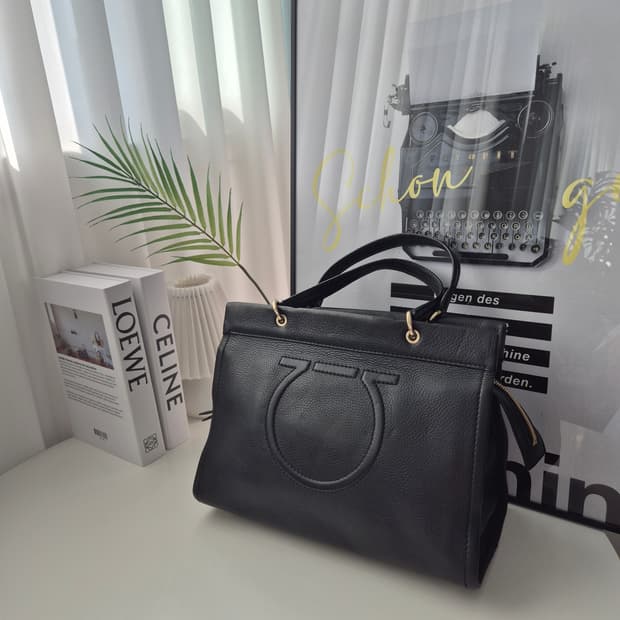 페라가모 레더 사각 토트백