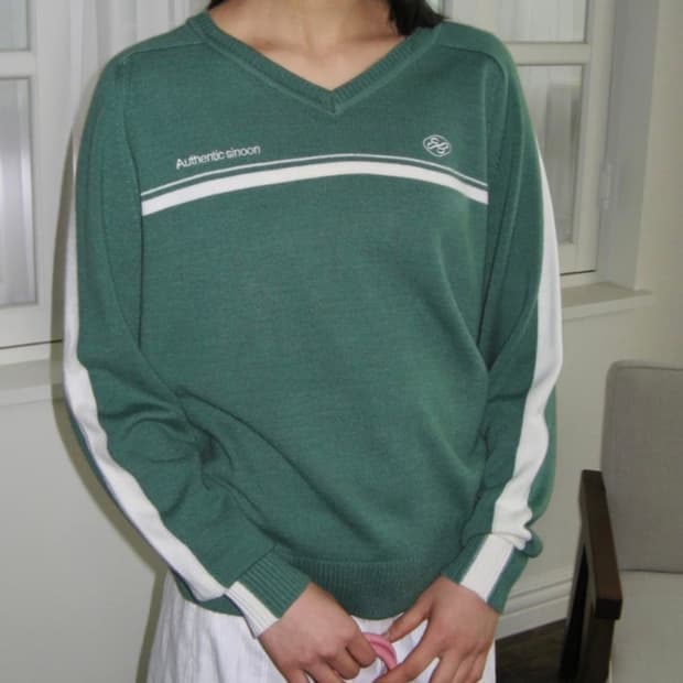 시눈 브이넥 니트