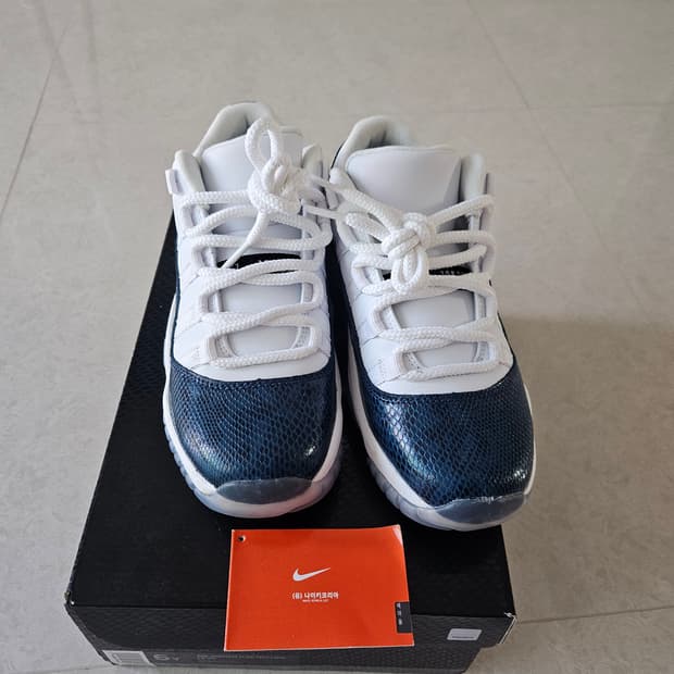 에어조던 11 뱀피 로우 gs 240mm