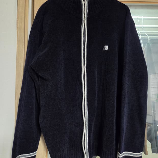 블랙앤화이트 울 니트 집업