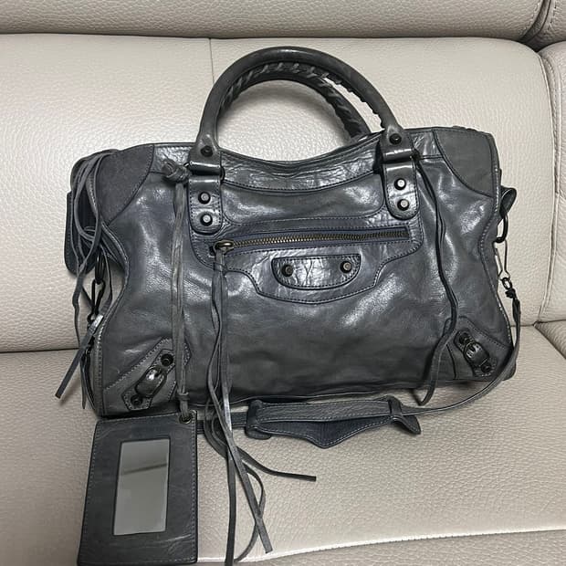 정품 발렌시아가 모터백 Y2k 🪽