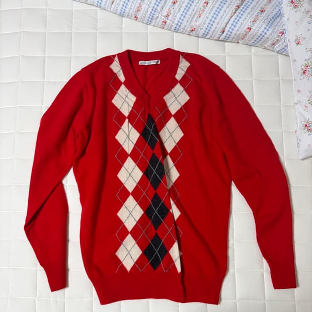 슬로우 가먼츠 레드 아가일 패턴 니트