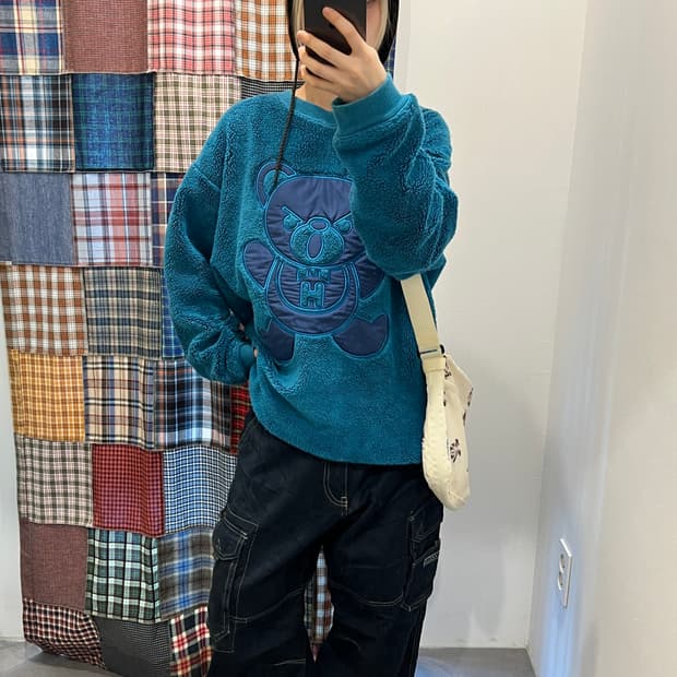 히스테릭 글래머 퍽베어 틸 컬러 퍼 맨투맨