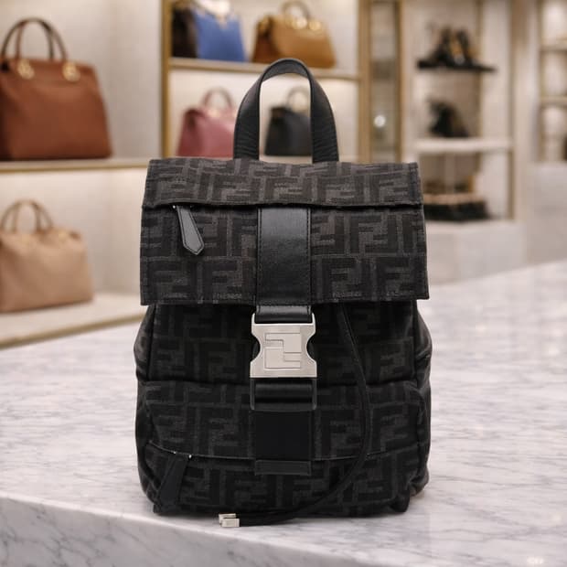 [S급] 펜디 캔버스 슬링백팩 판매합니다!!!