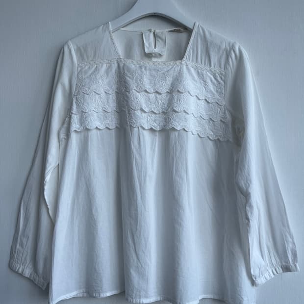 물결 레이스 블라우스