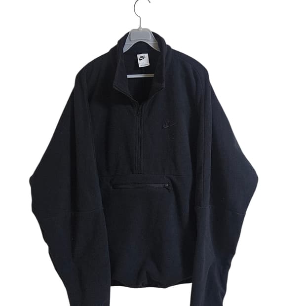 나이키아노락후리스