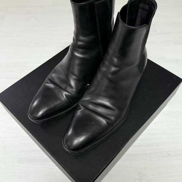 생로랑 와이어트 40 43사이즈 풀박 팝니다.