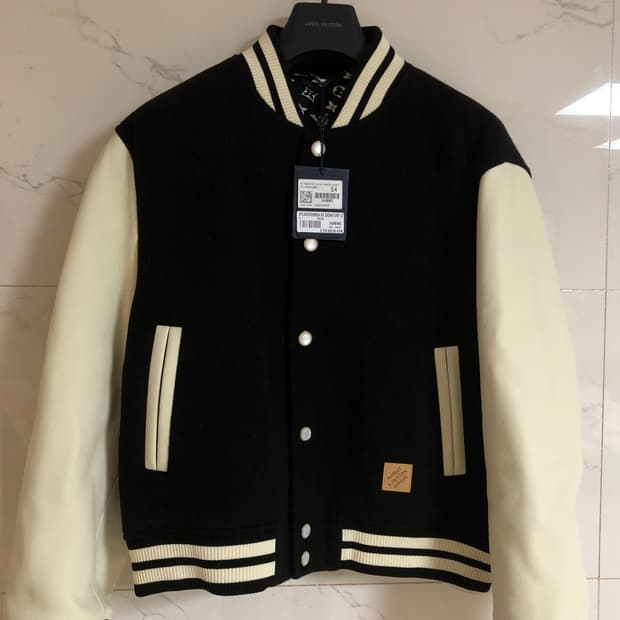 루이비통 레더 시그니처 바시티 자켓