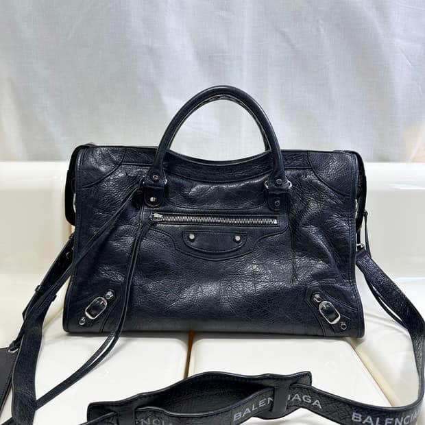 [SA 정품] 발렌시아가 시티 모터백 미디움 블랙 로고스트랩