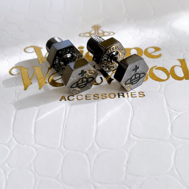 비비안웨스트우드 아카이브 orb 각인 못 이어링 귀걸이