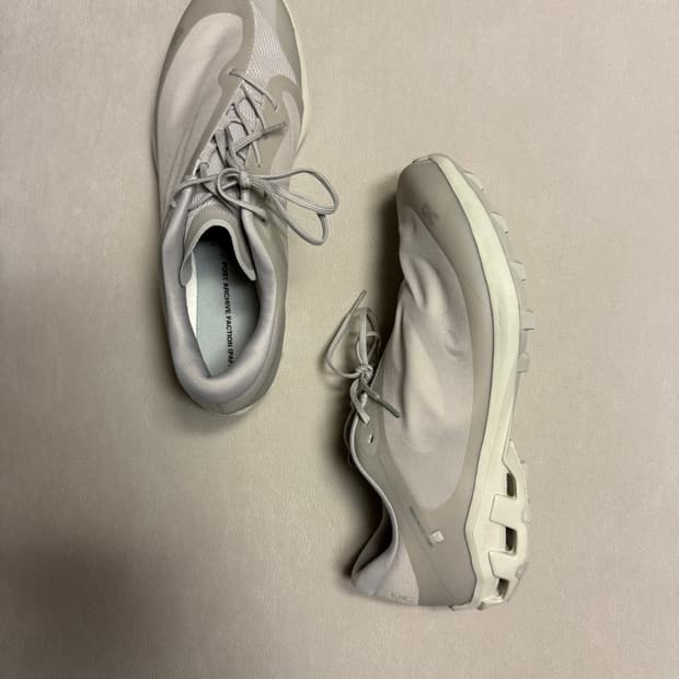 새상품) 온 러닝 파프(paf) 클라우드벤쳐 아이스 문