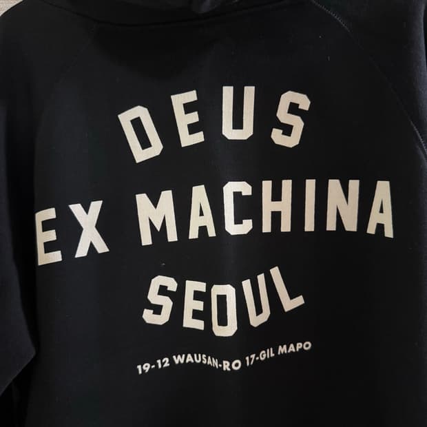 데우스 서울 후드티 11만원